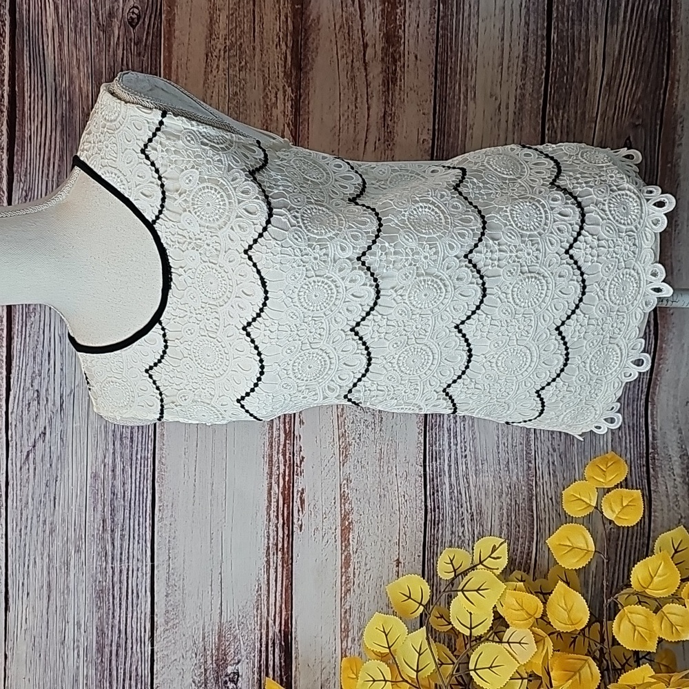 NEW FYLO LONDON BLACK & WHITE KNIT CROCHET SLEEVELESS PULLOVER TOP